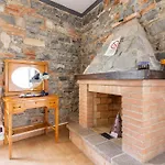 Apartment 100mq 5 Mins To Center + Free Park And View