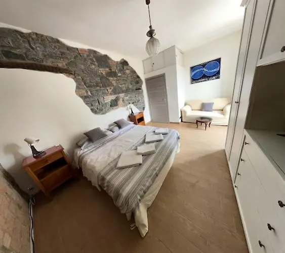 100mq 5 Mins To Center + Free Park And View Όπως