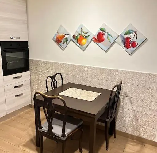 100mq 5 Mins To Center + Free Park And View * Όπως