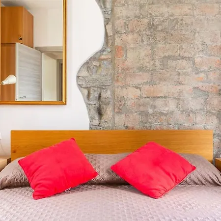 100mq 5 Mins To Center + Free Park And View Lägenhet *