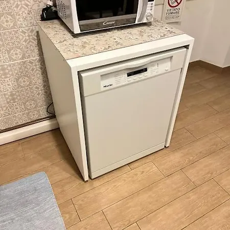 Lägenhet 100mq 5 Mins To Center + Free Park And View