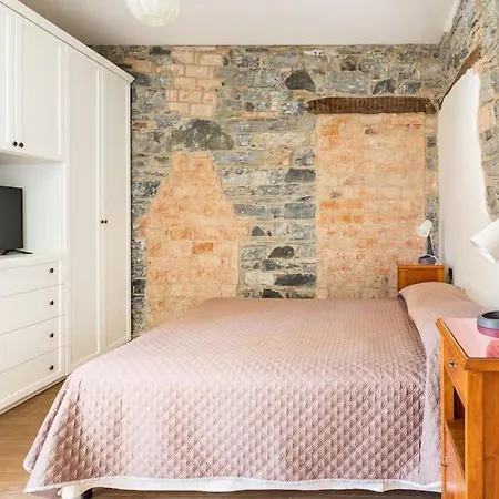 100mq 5 Mins To Center + Free Park And View Lägenhet *