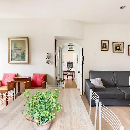 100mq 5 Mins To Center + Free Park And View Lägenhet *