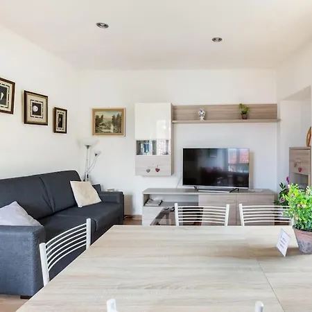 100mq 5 Mins To Center + Free Park And View *